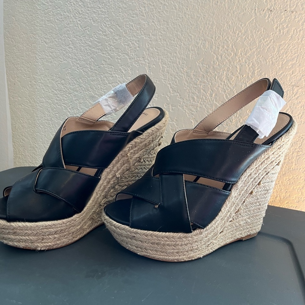Leila Stone Black Wedge